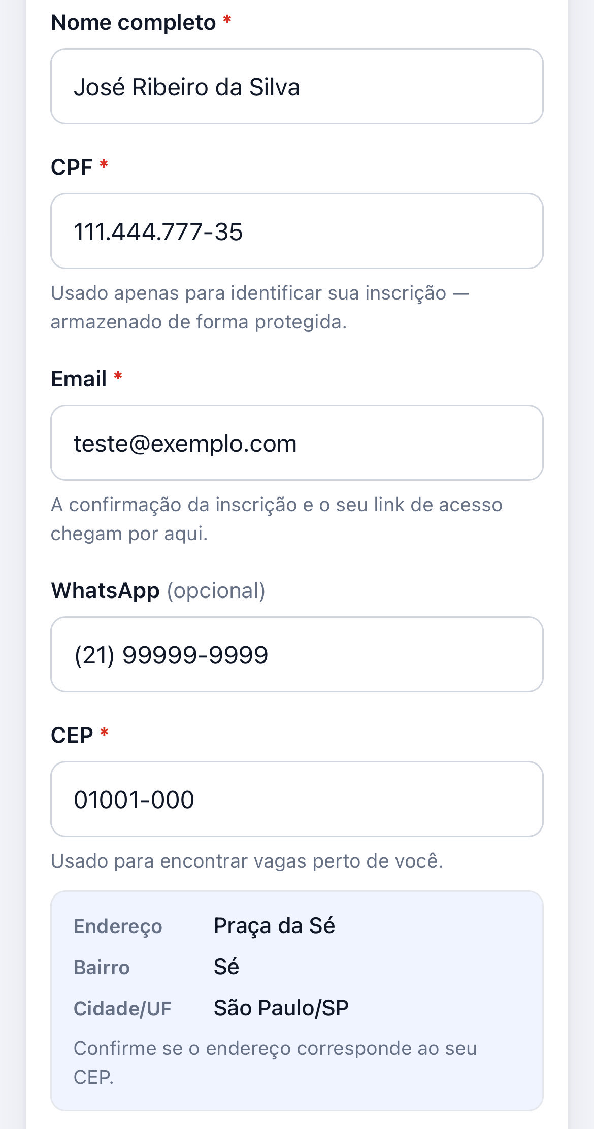 Formulário de inscrição da Seleto aberto em um celular, com o endereço confirmado automaticamente pelo CEP